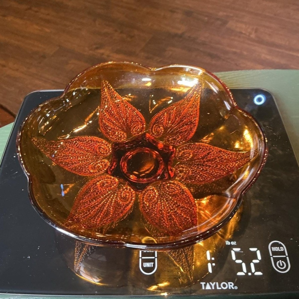 Vintage Indiana Glass Amber Leaf Pattern 8" Bowl Scalloped Edge Decor‎